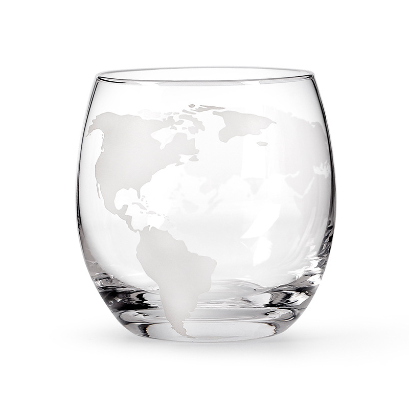 Set Sticla decantor Edman, forma glob pamantesc, cu suport din lemn si 2 pahare pentru vin, Visiniu